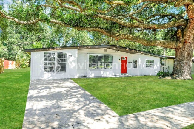 Foto del edificio - 3011 Beachwood Blvd