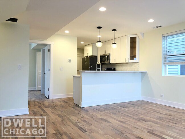 Building Photo - 2509 N Clybourn Ave
