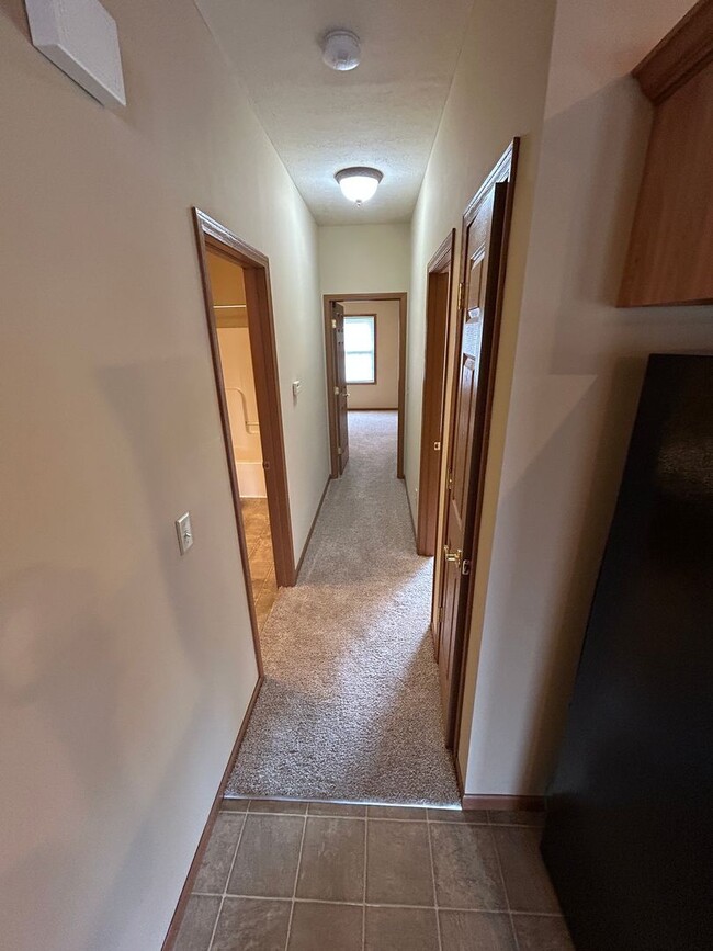Foto del edificio - Modern & Spacious 2-Bedroom Ranch Condo – ...