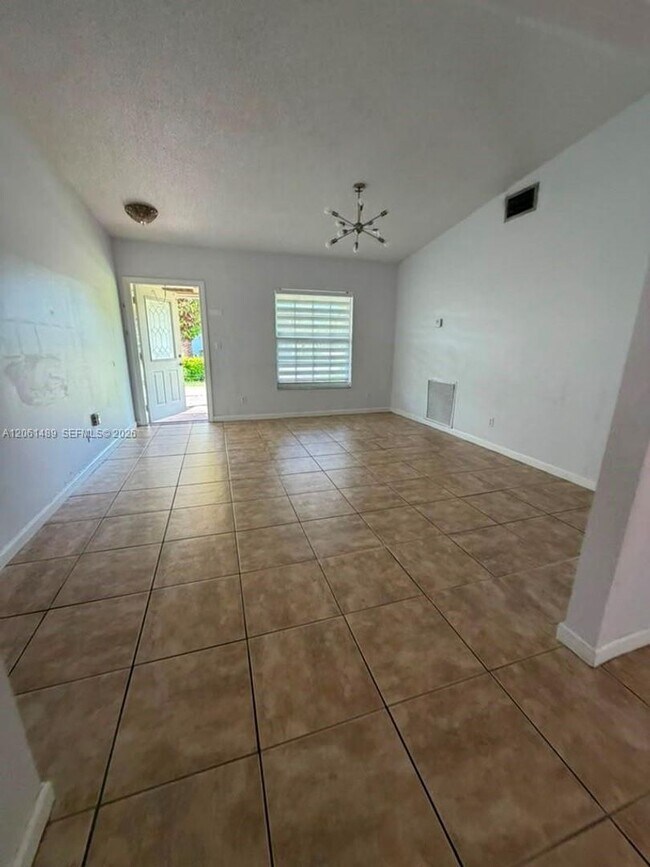 Foto del edificio - 6645 Franklin St