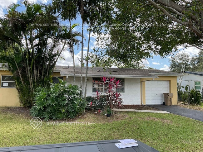 Building Photo - 5650 SW 54th Ct