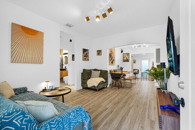 Foto del edificio - 274 NW 43rd St