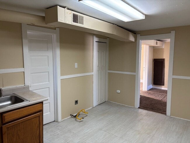 Building Photo - 3010 Warsaw St