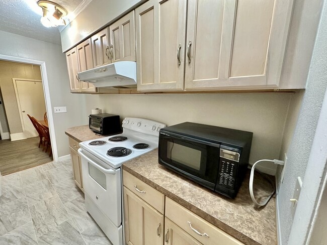 Building Photo - 4406 Tarpon Dr