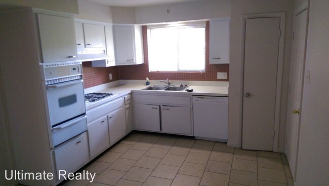 Building Photo - 3 br, 1.5 bath House - 5 Hammes Dr.