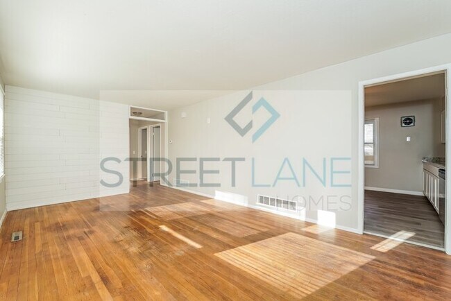 Foto del edificio - REDUCED!