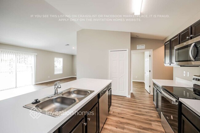 Building Photo - 2882 Logsdon St