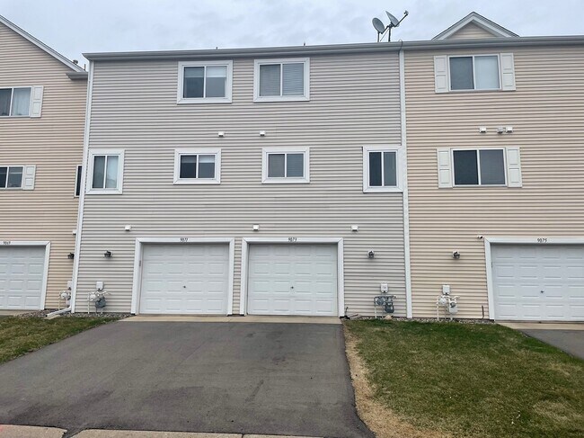 Building Photo - 9073 Scarlet Globe Dr
