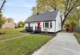 Building Photo - 25854 Mackinac St