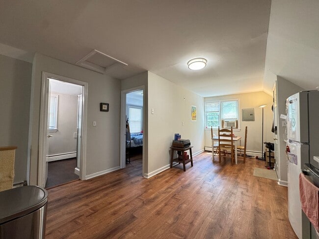 Building Photo - Renovated Beautiful 2BR Near Yale - Science Hill