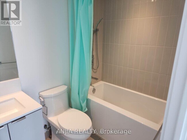 Photo du bâtiment - 3883-3883 Quartz Rd