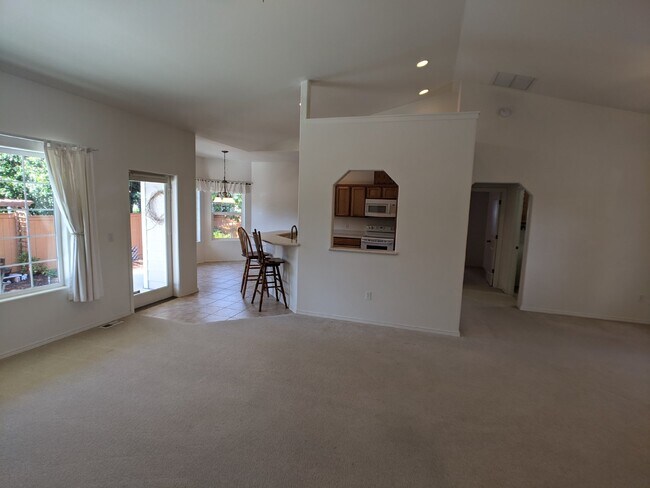 Building Photo - 3 bed 2 bath in Sequim