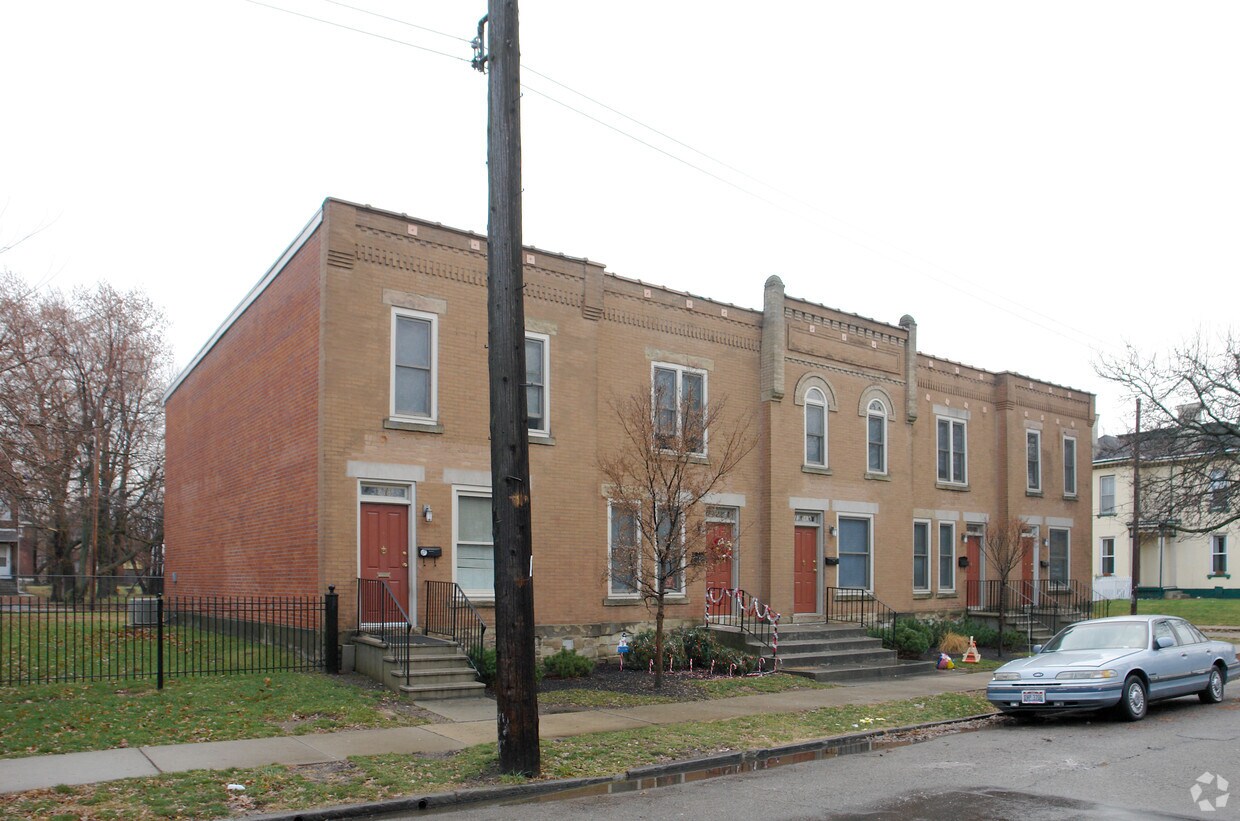 Primary Photo - 210-218 Miami Ave