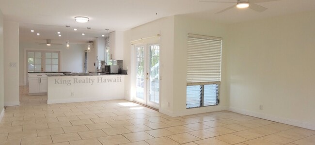Building Photo - 4 br / 3 bath w/Lg Lanai &detached office ...