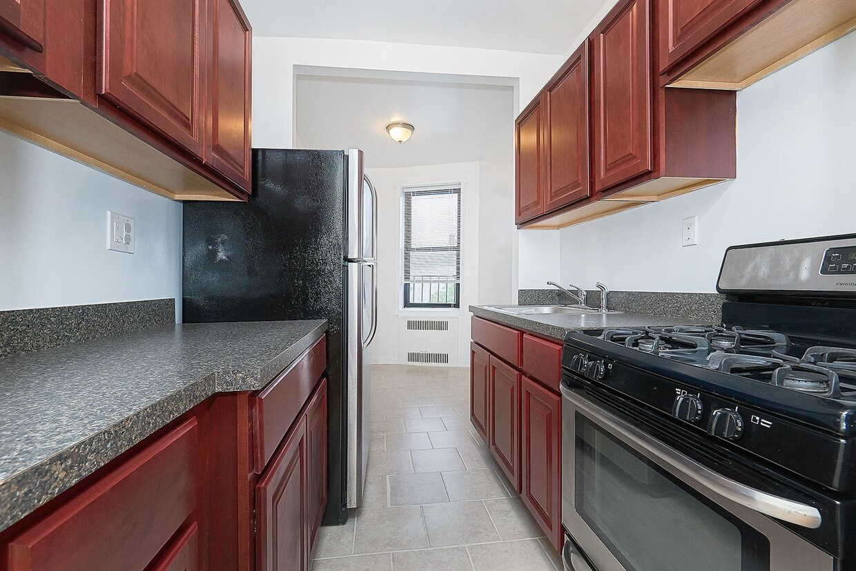 Primary Photo - 2147 E 17th St