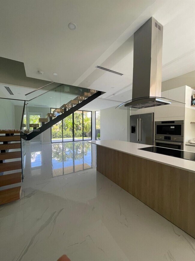 Foto del edificio - 570 Fernwood Rd