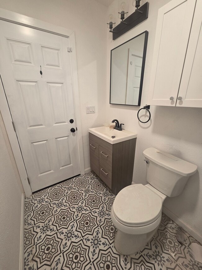 Building Photo - 2161 N Valley St