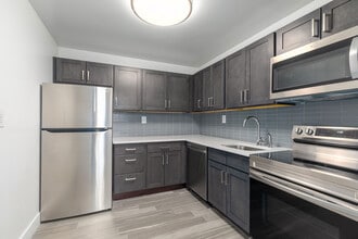 Building Photo - Ken Gardens