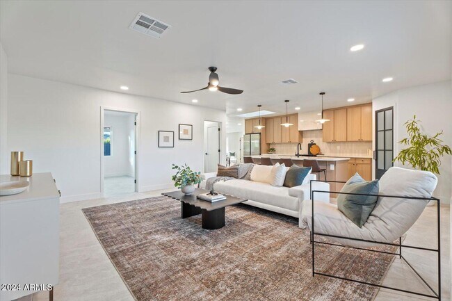 Foto del edificio - 6732 E Palm Ln