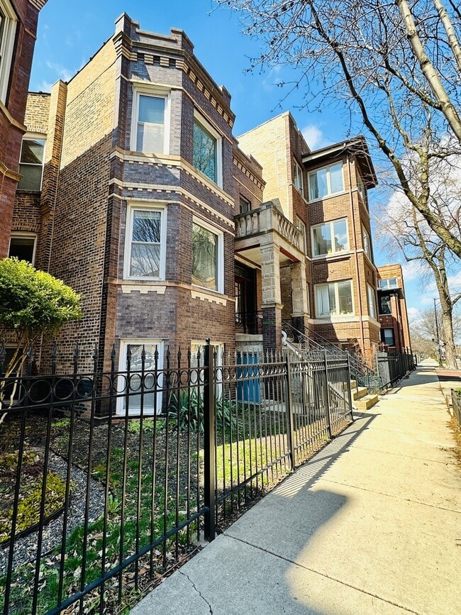 Building Photo - 1110 N Oakley Blvd