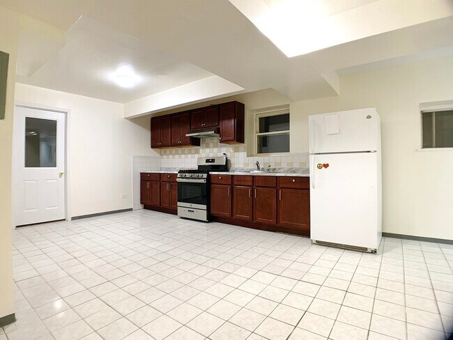 Building Photo - 1345 W Rosedale Ave