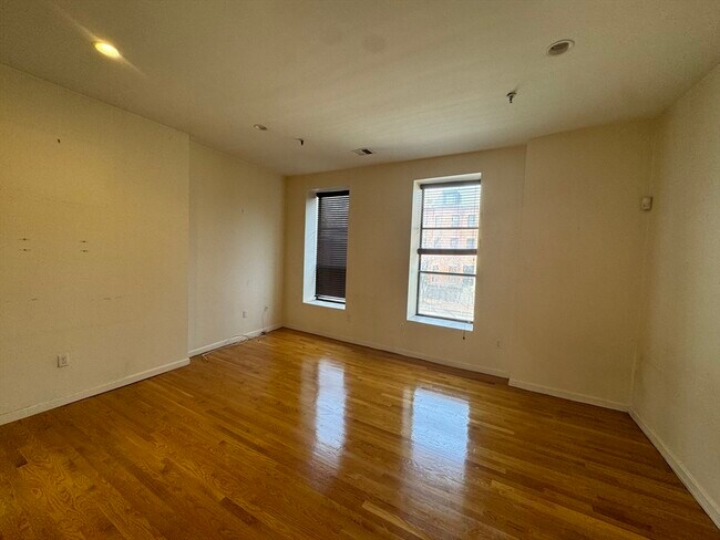 Foto del edificio - 176 W Springfield St