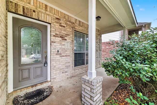 Building Photo - 6431 Applewood Forest Dr