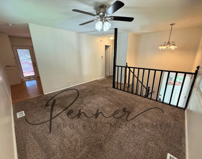 Foto del edificio - 1421 Osage Trail St