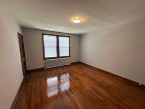 Building Photo - 11 Gallatin St NE