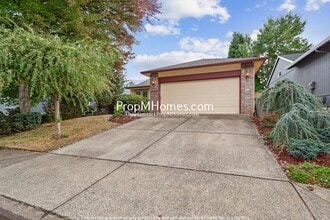 Building Photo - 20534 SW Trails End Dr