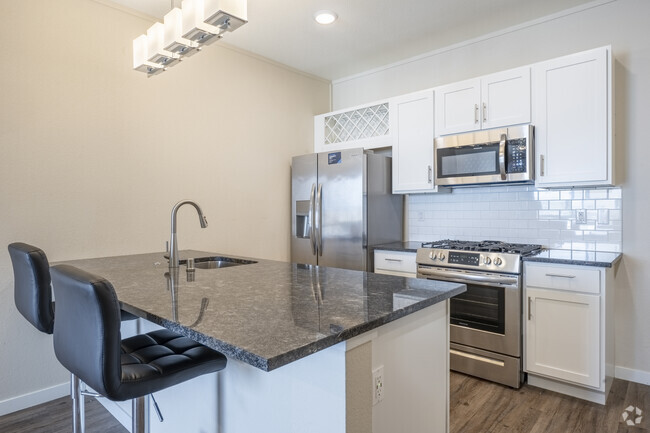 0BR, 1BA - 490SF - Kitchen - Lake Park Apartments