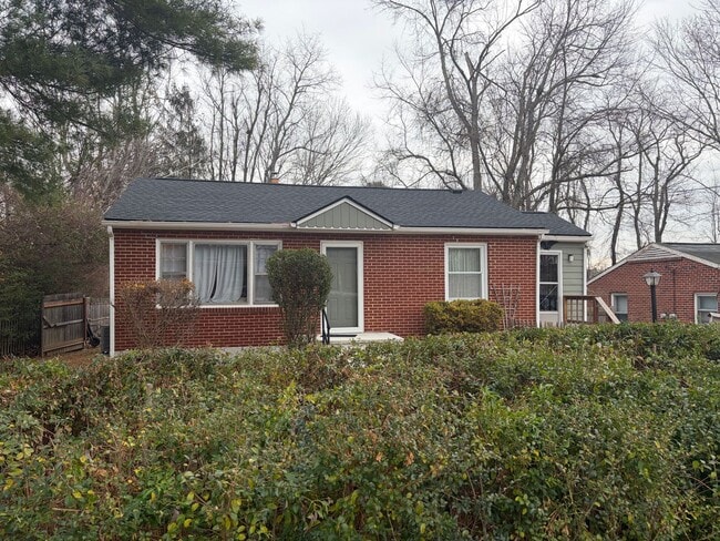 Building Photo - 3 Bedroom, 2 Bathroom Home in the Heart of Blacksburg