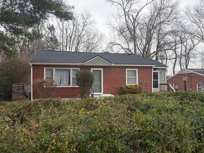 Foto del edificio - 3 Bedroom, 2 Bathroom Home in the Heart of Blacksburg