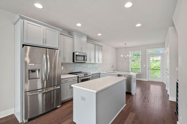 Foto del edificio - Like New Townhome Ready for Immediate Move-In!!! Bryant Park in West End