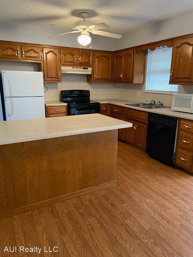 Foto del edificio - 3 br, 2 bath House - 1710 N Belvidere Avenue