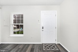 Building Photo - 4960 Clarendon Terrace