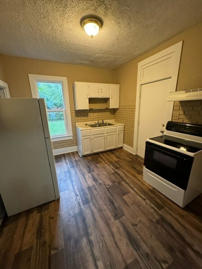 Building Photo - 1334 Huestis Ave