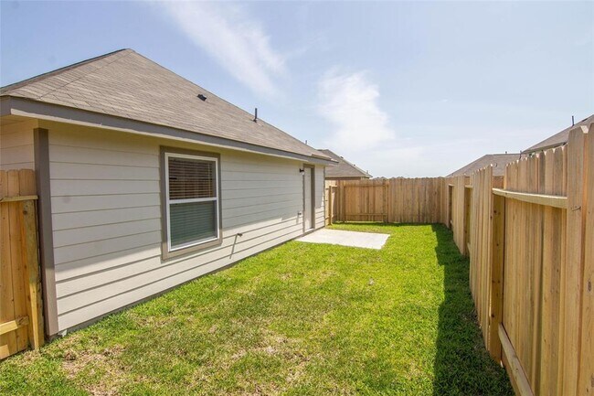Building Photo - 24419 Amaldi Ct