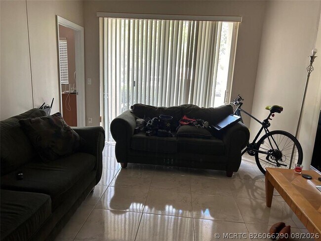 Foto del edificio - 7085 Nova Dr