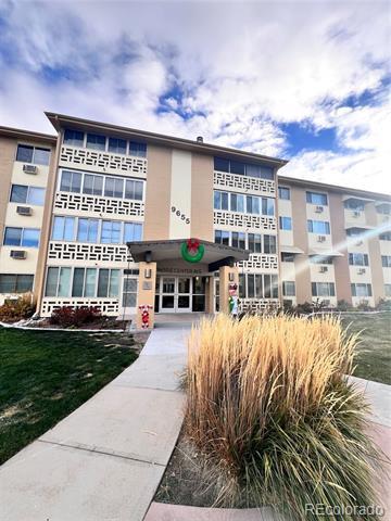 Foto del edificio - 9655 Center Ave