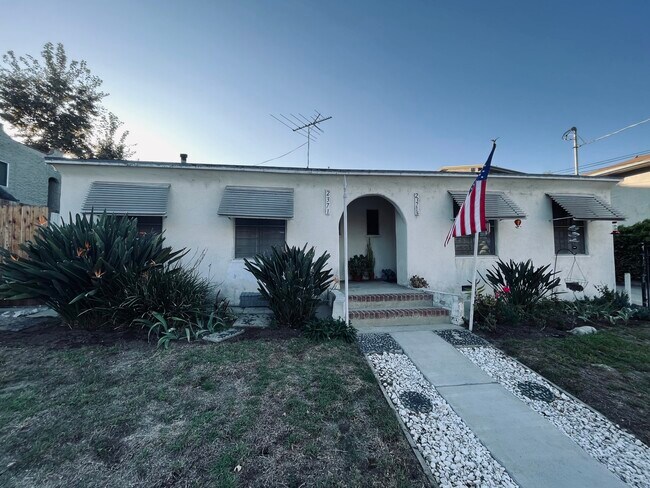 Building Photo - 2371 Edgewater Ter