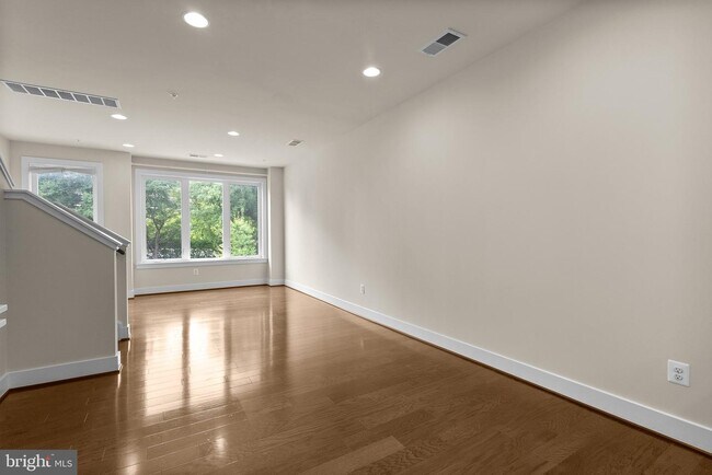 Building Photo - 10413 Fernwood Rd