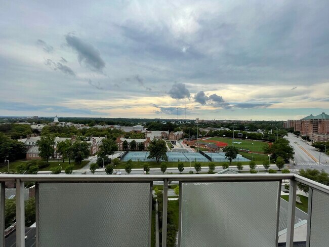 Building Photo - 1 E University Pky