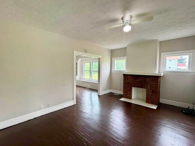Foto del edificio - 3454 E 118th St