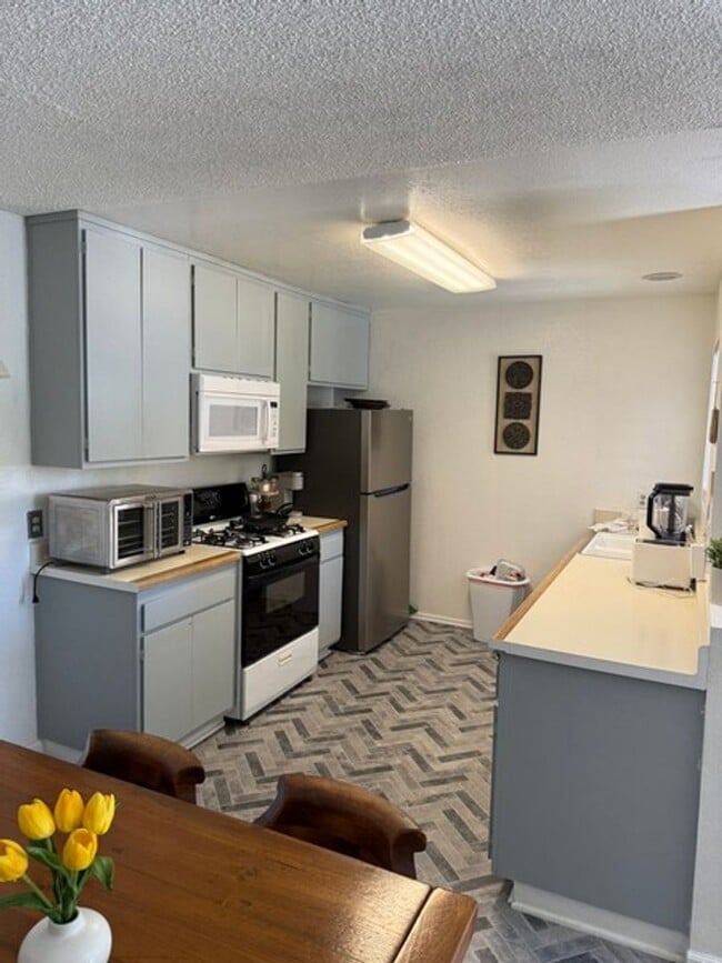 Building Photo - Gorgeous Quail Meadow Condo 2 bedroom / 1....