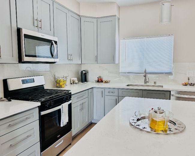 Foto del edificio - 8436 Oakdale Ave