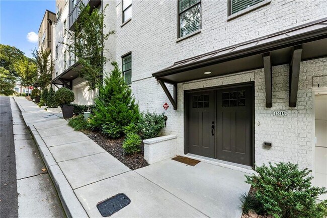Foto del edificio - 1819 Huntington Hills Ln NW