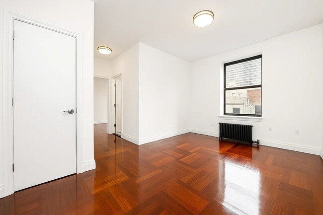 Building Photo - 609 W 137th St