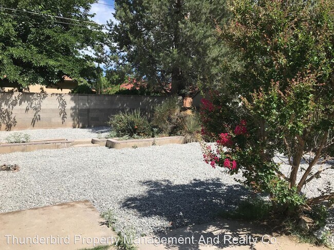 Foto del edificio - 3 br, 2 bath House - 2008 Hendola Dr. NE