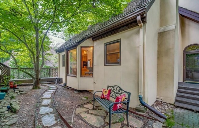 Building Photo - 555 Kings Peak Dr